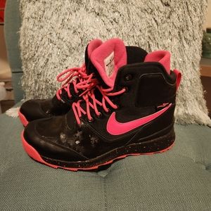 Nike boots big girls